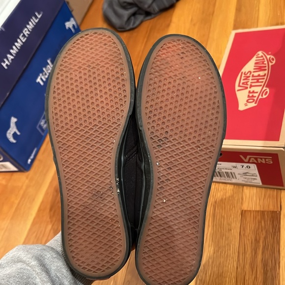 Vans Atwood low canvas black sneaker size 7 women - Picture 3 of 4